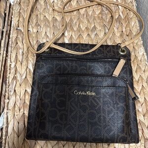 Calvin Klein crossbody/wallet